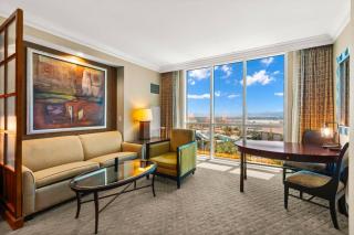 On LV Strip Signature MGM - 8