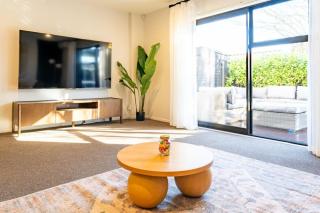 3BR Addington Home, Garage, Nr Wolfbrook Arena - 0