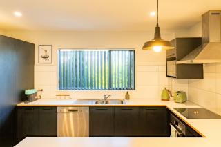 3BR Addington Home, Garage, Nr Wolfbrook Arena - 6