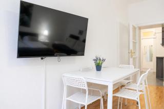 Stylish 2BR Stay Near Wiener Stadthalle & Suitable for Long Stays - 1
