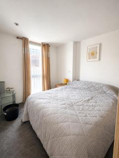 Modern 2 Bed Apartment - 5