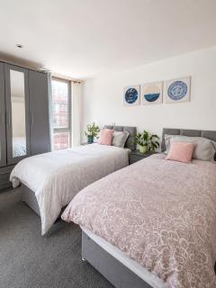 Modern 2 Bed Apartment - 3