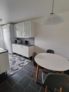 2 bedroom apartment close to the station - 1