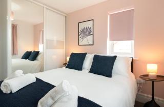 Modern 3BR Reading Home, EV Charger & Parking - 9