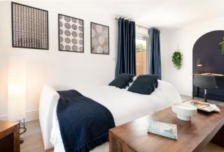 Modern 3BR Reading Home, EV Charger & Parking - 2