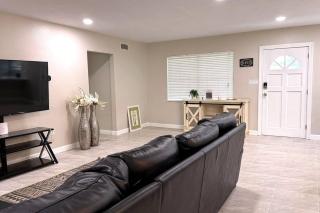 Family Retreat Near Anna Maria Sleeps 14 - 0
