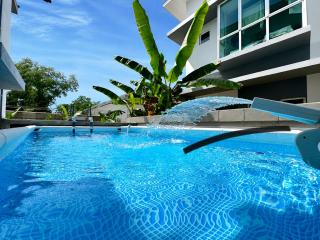 BNB Luxe Homestay, Rawang - pool, 18 pax - 1