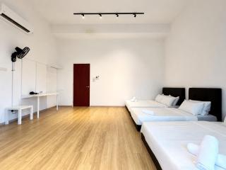 BNB Luxe Homestay, Rawang - pool, 18 pax - 5