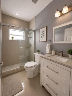 Stylish Miami Apartment Private Bath & Full Kitchen - 3