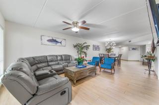 Ground Floor Beachfront 2 Steps From Amenities IV - 9