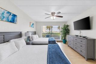 Ground Floor Beachfront 2 Steps From Amenities IV - 7