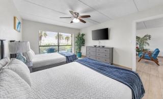 Ground Floor Beachfront 2 Steps From Amenities IV - 4