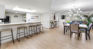 Ground Floor Beachfront 2 Steps From Amenities IV - 5