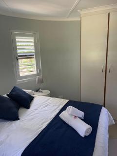 Modern Garden Cottage in Vincent - 6