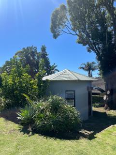Modern Garden Cottage in Vincent - 5