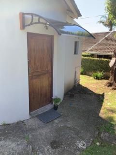 Modern Garden Cottage in Vincent - 2