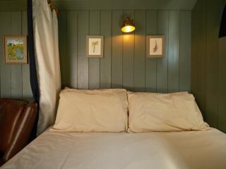 Daisy Shepherds Hut - 2