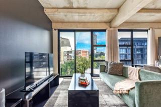 The Lineal 013 - Stylish 1BR in Sandton Central Pool, WiFi - 8