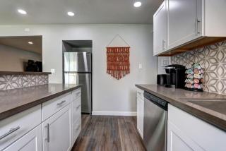 Luxury 3-bed home near the Strip w/ a poker table - 4