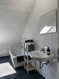 Oak ONE - Modern City Stay - 5