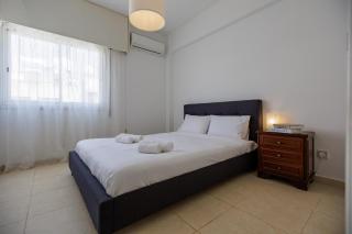Central, Homely & Bright Gem with Balcony, Fast WiFi & Workspace by The Front Desk - 4