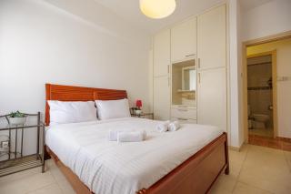 Central, Homely & Bright Gem with Balcony, Fast WiFi & Workspace by The Front Desk - 5