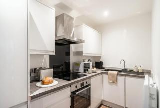 Central Liverpool 1 Bed Apartment w Balcony - 8