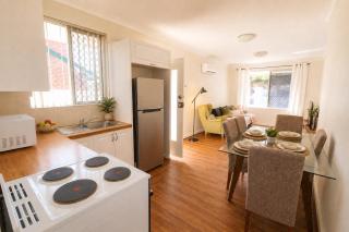 Relaxing Two-Bedroom Retreat Near the Airport - 1