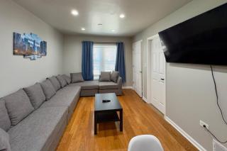 4BR Downtown Retreat Free Street Parking - 5