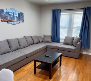 4BR Downtown Retreat Free Street Parking - 9