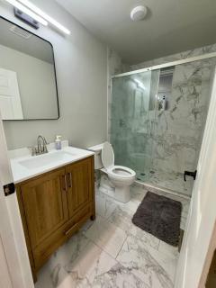 4BR Downtown Retreat Free Street Parking - 3