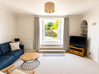 The Garden Flat at Rock Terrace overooking Tenby beaches - 1