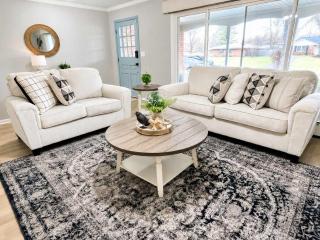 Serene Ivy Hills Home with Hot Tub & Screened Porch-Family Friendly - 5