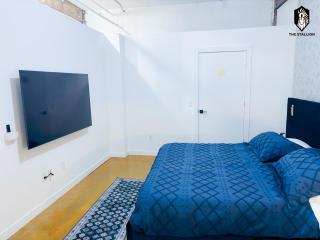 Walk to Attractions Modern Loft with Private Patio - 5