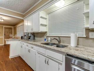 3 BR home with a Gameroom close to campus - 3
