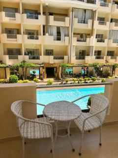 Raphael Luxury Pool suites - 9