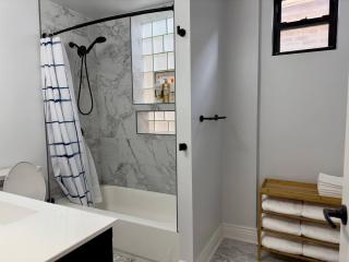 Spacious Apt 4 Queen Beds Free Parking - 8