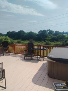 11A Upton Lakes and Lodges Hill Top Hot Tub Fishing Lodge - 5