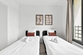 Chambre privee avec deux lits simple, TV et Bureau - 5