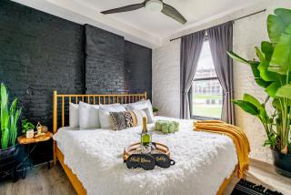 Jungle House Downtown Columbus - Modern Boutique Suites - 7