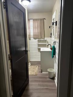 The Inn on Holgate Avenue Suite II Upstairs - 4