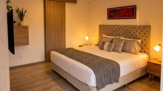 Luxury Suite, Daily Cleaning & Coffee - 0