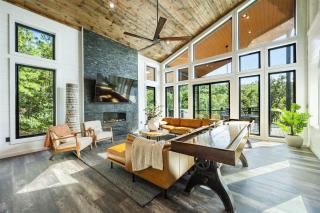 The Revel 24-Guest Luxury Cabin Views - 2