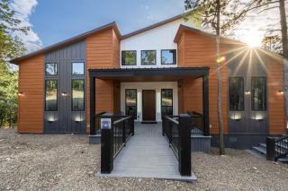 Secluded Hot Tub Views & Pool Table Sleeps 24 - 0