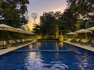 Luxury 3BR Family Condo 10 Min to 5th Ave - 0
