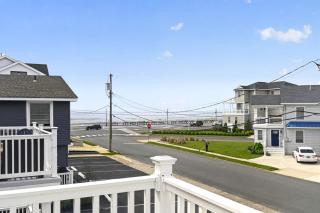 Radiant Beach Block Condo Parking Patio - 4