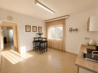 Lively Central Apartment in Ayia Napa-only for two - 4