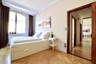 Standard Apartment by Hi5- Lovag Apartments - 7