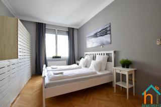 Standard Apartment by Hi5- Lovag Apartments - 3
