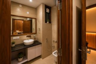 Hotel Kartikey Near Jio Centre - 3